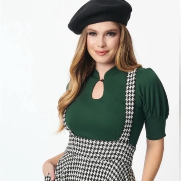 Voodoo Vixen Green Top Pinup Style stretch in keyhole neckline Puff Sleeves - Picture 1 of 6
